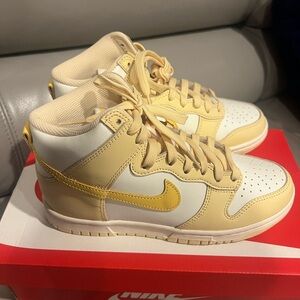 Pale vanilla dunk high - brand new